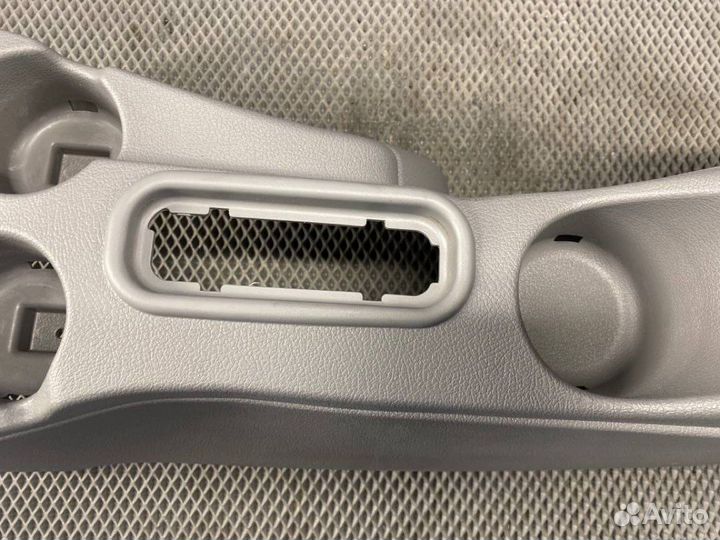 Консоль между сидений Chevrolet Trailblazer GMT360