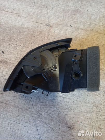 Дефлектор воздушный левый Skoda Octavia A5