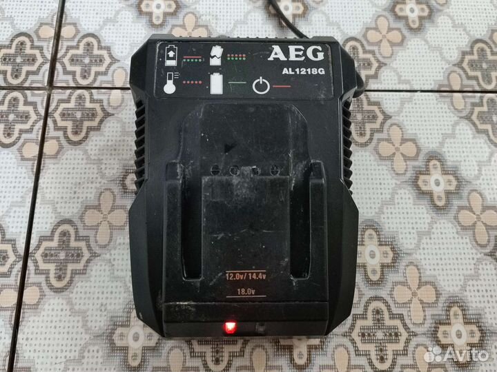 Зарядка AEG