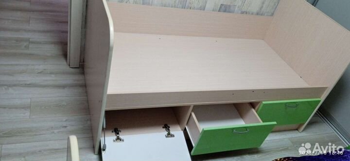 Детская кровать со столом