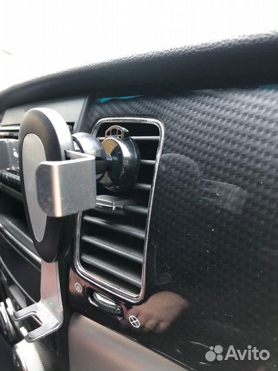 Держатель для телефона в машину