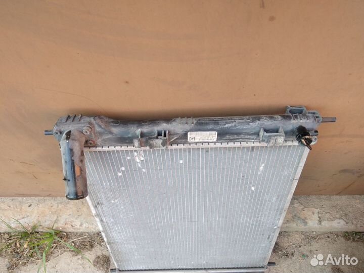 Радиатор двигателя Ниссан Жук. Nissan Juke