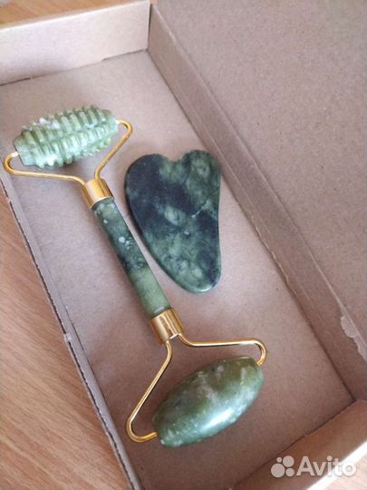 Массажер для лица гуаши