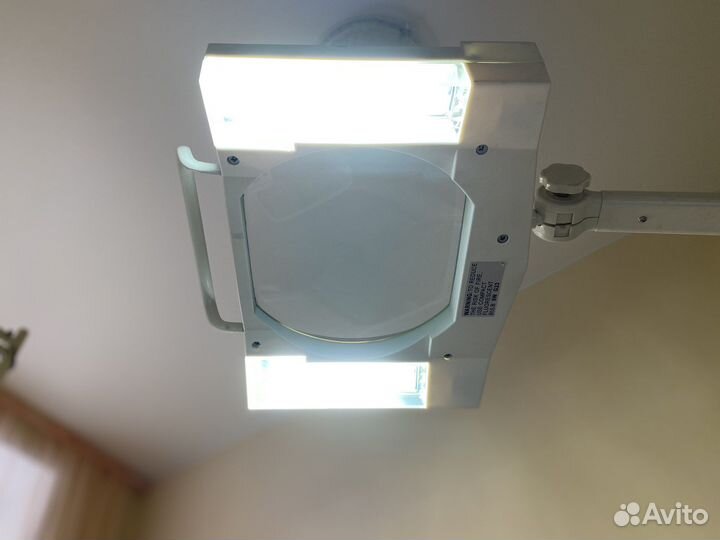 Лампа с увеличительным стеклом напольная