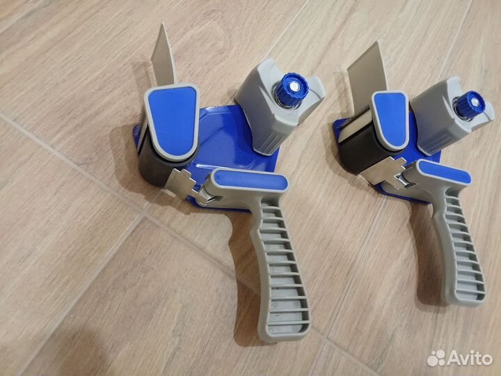 Диспенсер для скотча