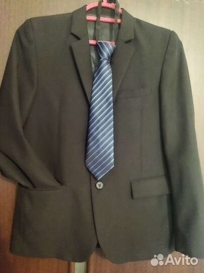 Пиджак,жилет,галстук.Рост146-152