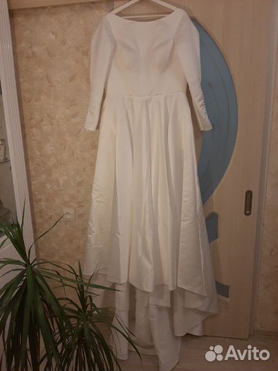 Свадебное атласное белое платье 48-50