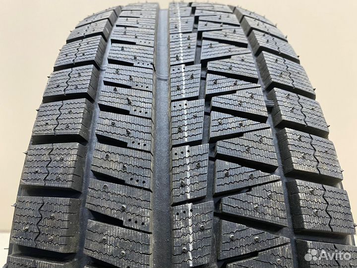 Bridgestone Blizzak Revo GZ 215/55 R17 94