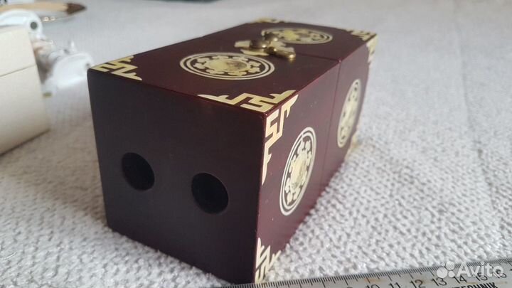 Шкатулка с инкрустацией перламутра