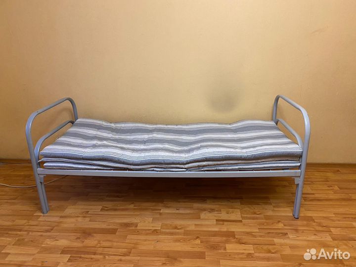 Кровать