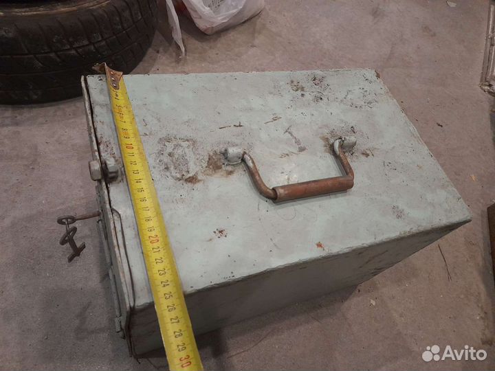 Сейф металлический