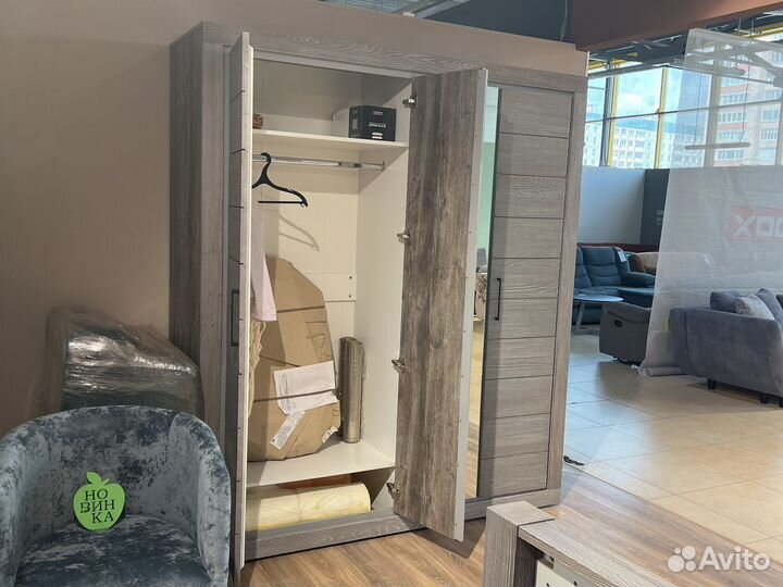 Спальный гарнитур массив