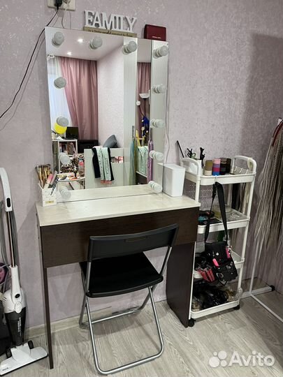 Туалетный столик с гримёрным зеркалом