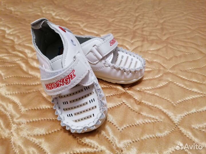 Продам детскую обувь