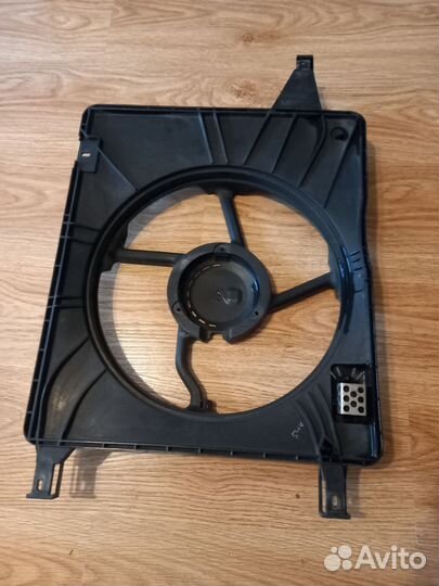 Диффузор радиатора Nissan Qashqai 1