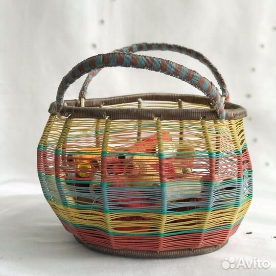 Корзина винтажная с нитками