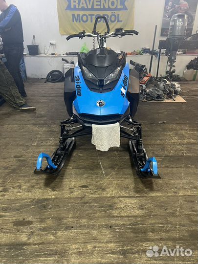 BRP ski-doo summit 850 rev-gen 4