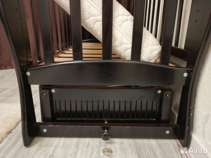 Детская кроватка с маятником бу