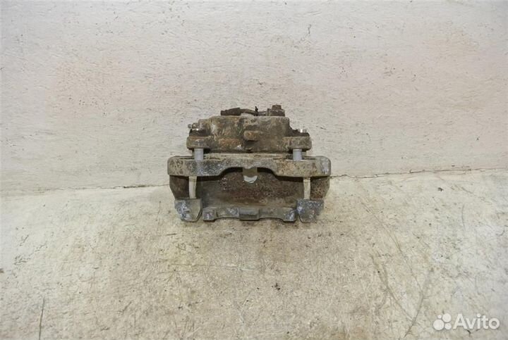 Суппорт передний правый Jeep Grand Cherokee WK2 2