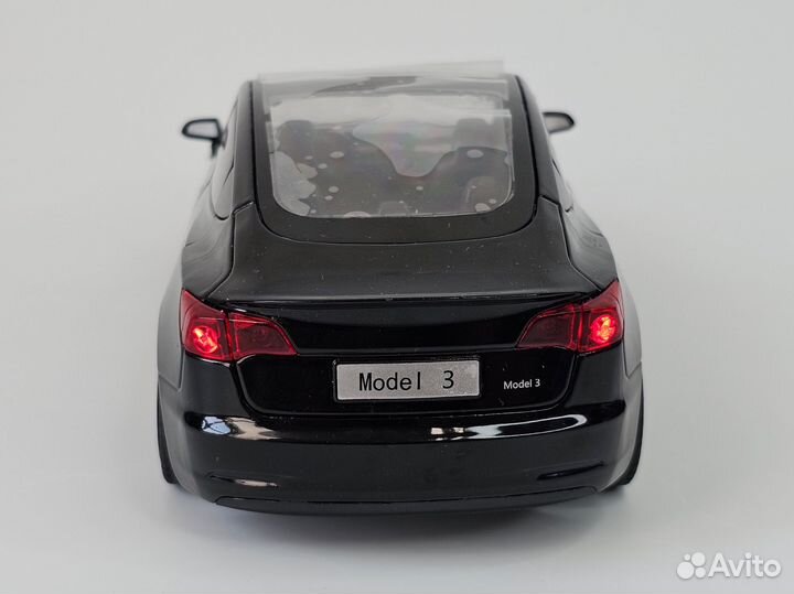 Модель машины Tesla Model 3 1:24