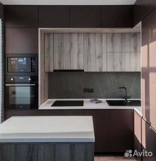 Уютный кухонный гарнитур в современном стиле