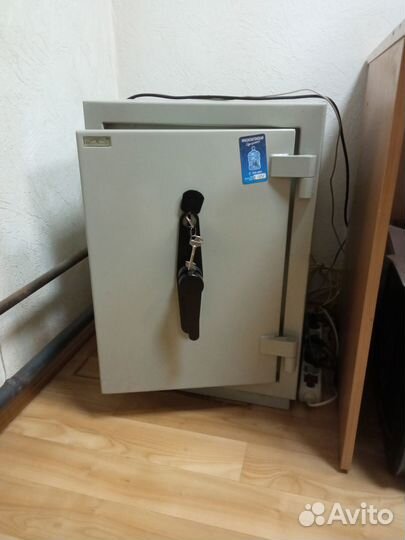 Сейф металлический