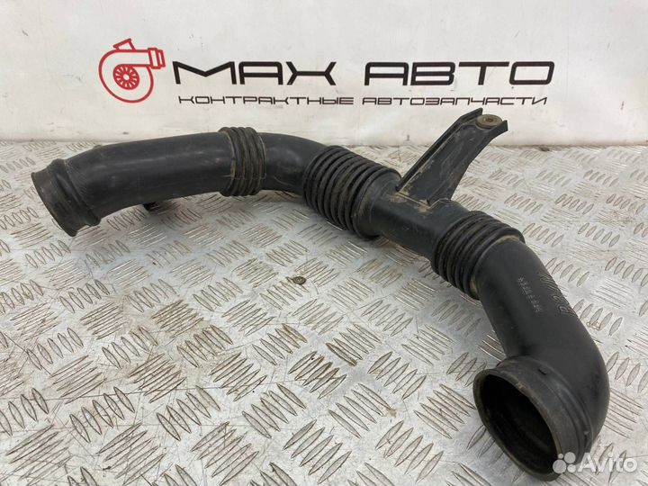 Б/У трубка воздухозаборника (патрубок, шланг)