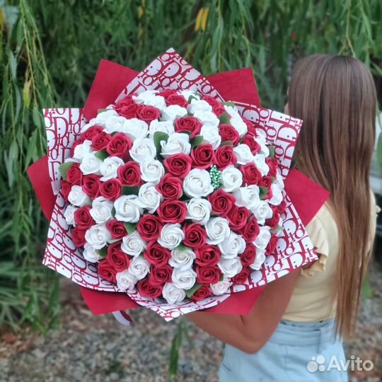 Букет из 101, 111, 65, 51, 35 мыльных роз