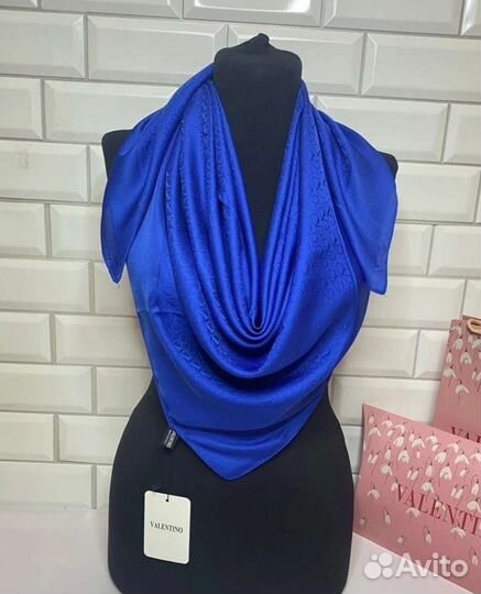 Платок valentino