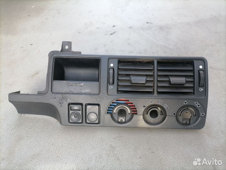 Дефлектор центральный Ford Escort/Orion 1990-1995