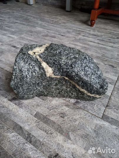 Камень в аквариум