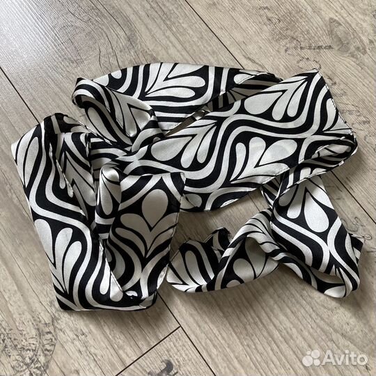 Шейный платок чёрно-белый