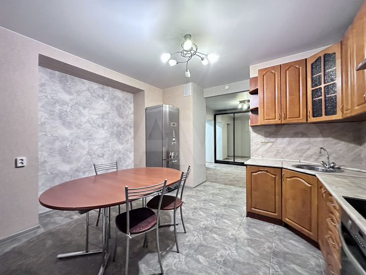 3-к. квартира, 90 м², 14/15 эт.