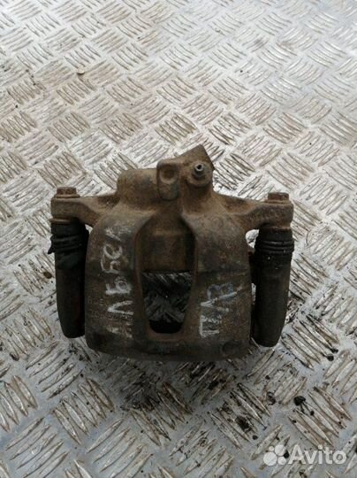 Суппорт передний левый Fiat Albea седан 1.4