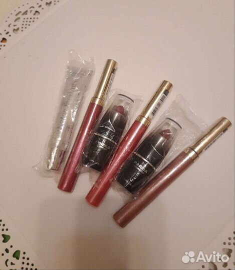Новая косметика пакетом (помады и блески для губ)