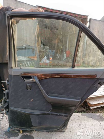 Дверь на Мерседес w202