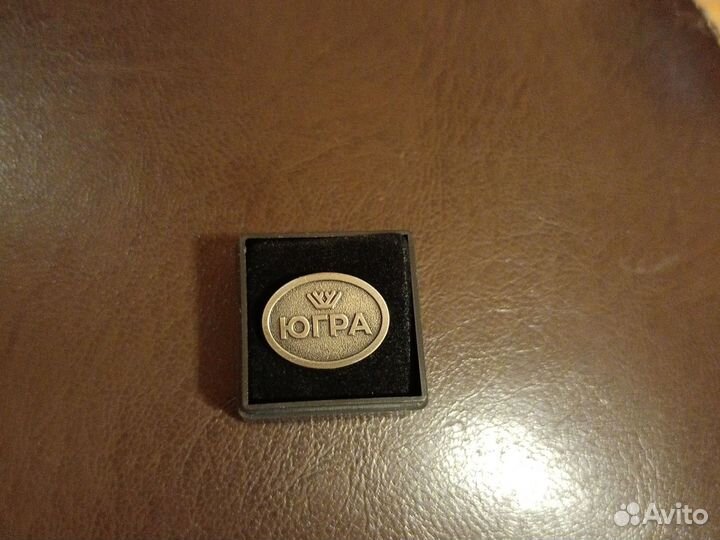 Продам значок югра
