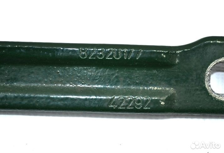 Петля верхней решетки радиатора, правая volvo FH (01.12)