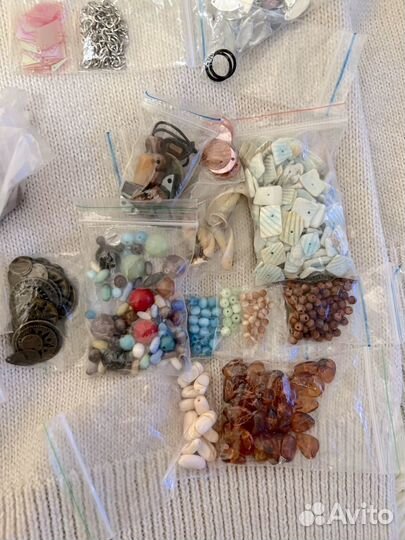 Бусины для рукоделия, нитки