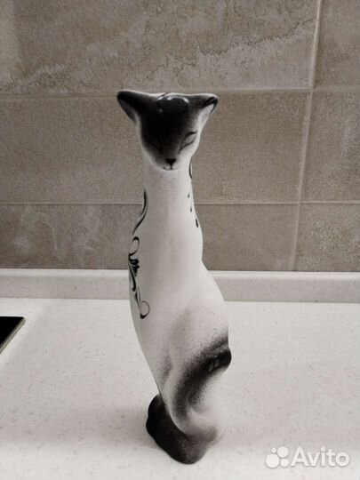 Статуэтка кошка