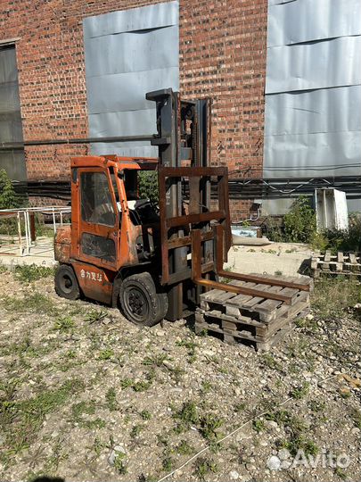 Вилочный погрузчик Heli CPCD35, 2013