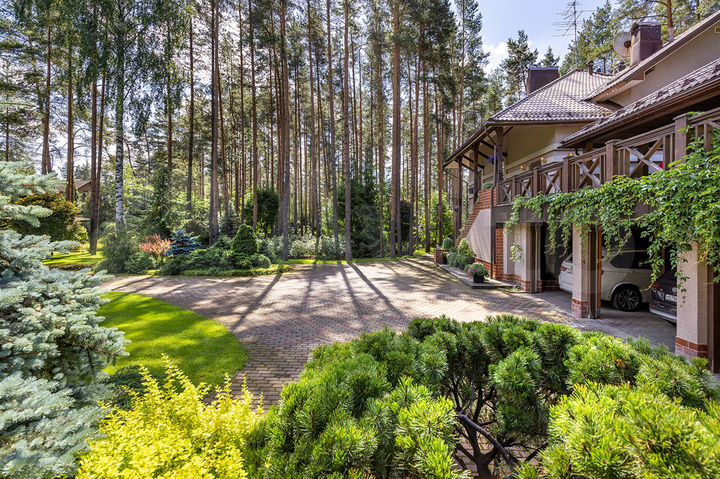 Коттедж 494 м² на участке 66 сот.