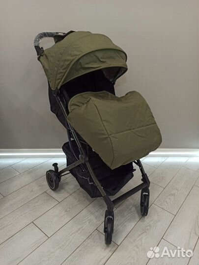 Прогулочная коляска цвет оливковый легкая 6 кг