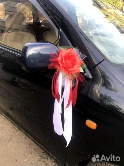 Свадебное украшение на машину