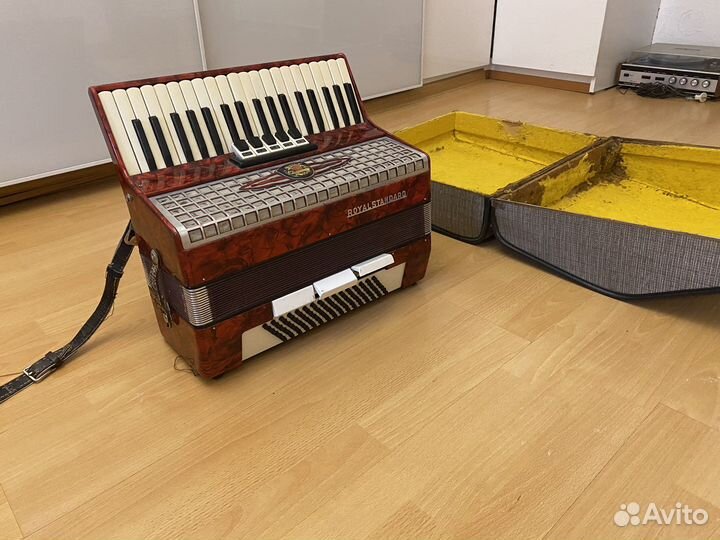 Аккордеон royal standard