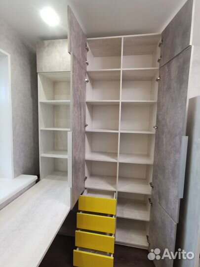 Продам стол с книжным шкафом