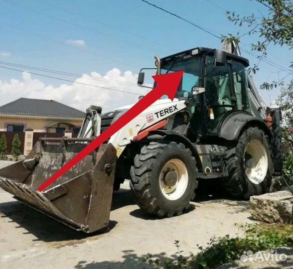 Стекло лобовое верхнее на погрузчик Terex 820/825