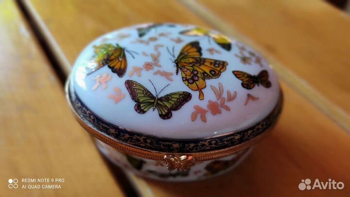 Фарфор бабочки