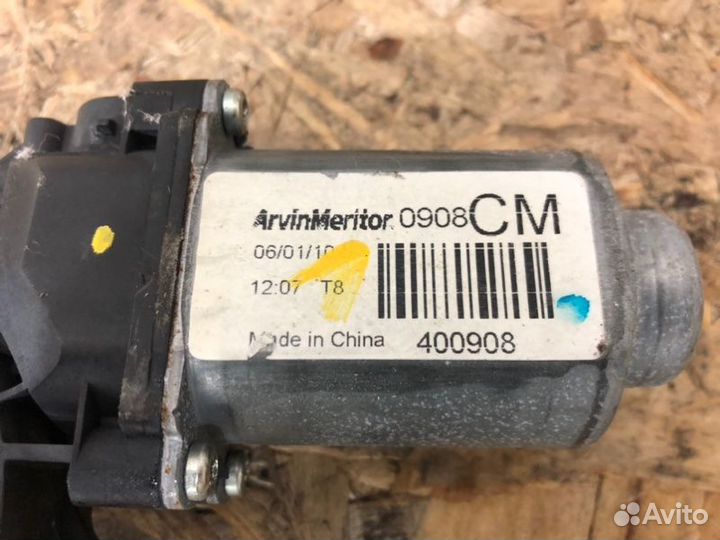 Мотор стеклоподъемника задний правый Hyundai Santa