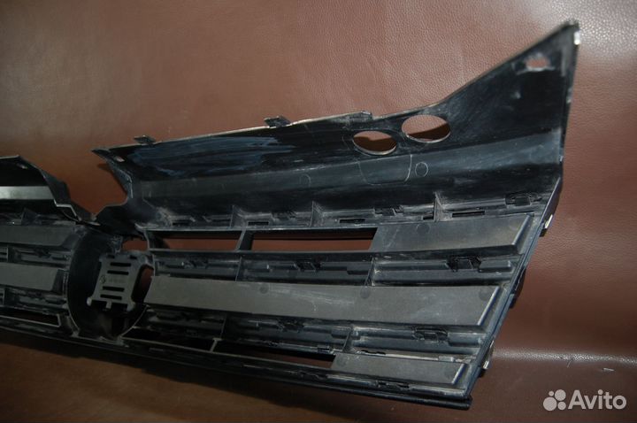 Решетка радиатора центральная - Volkswagen Tiguan